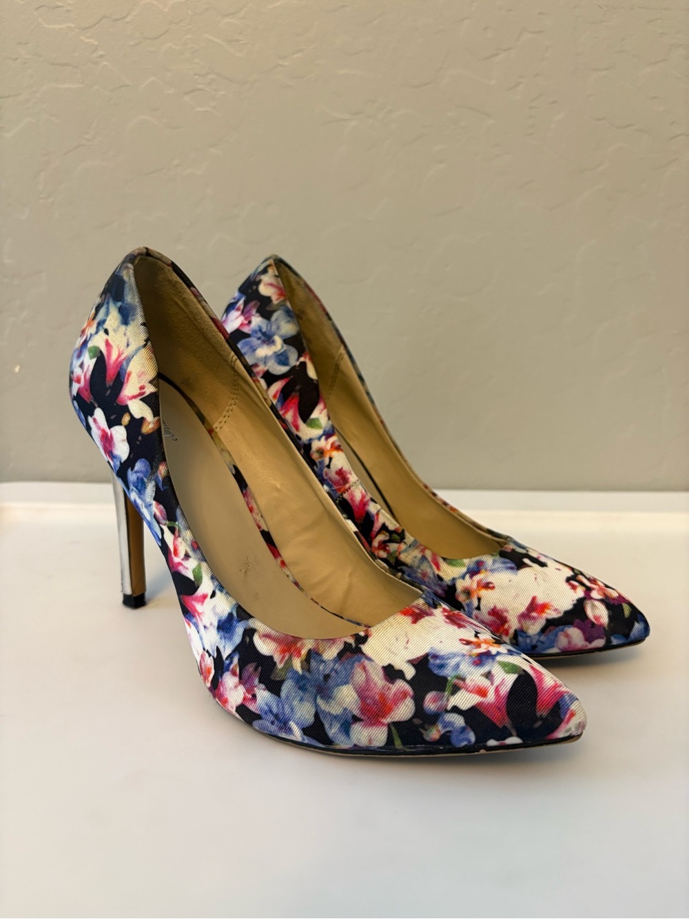 Apt. 9 multicolored floral pumps with silver heels size 6.5